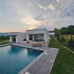 Bellevue Villa *